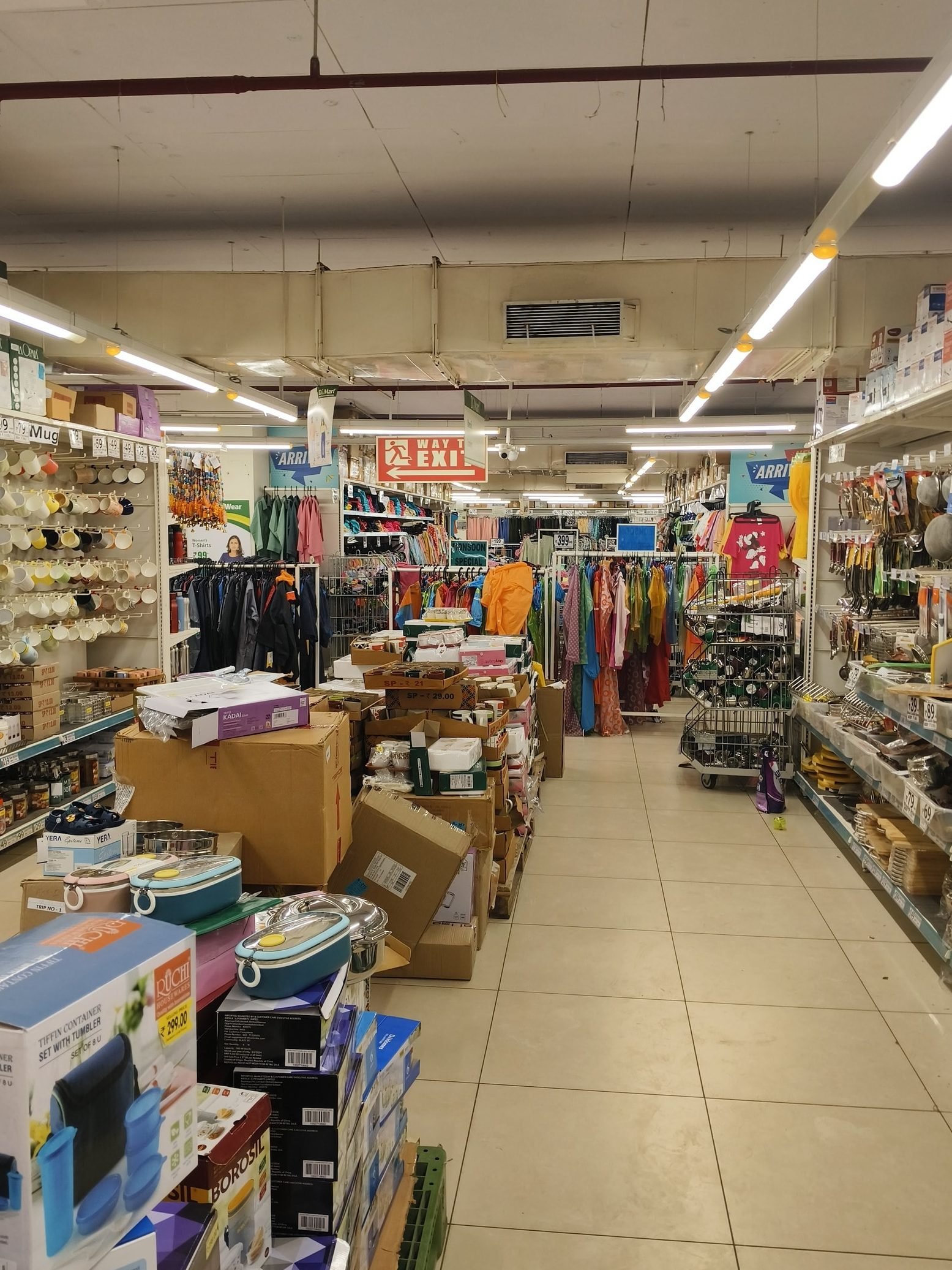 the best d mart in gandhidham